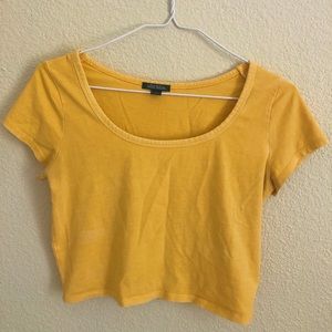 yellow cropped tee